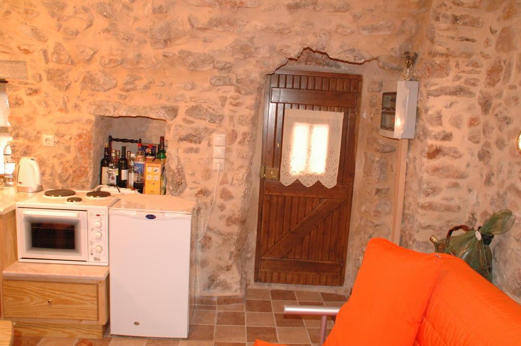 Stoneapartments, Γ Κωσταλοσ Και Σια Οε Avgonima Buitenkant foto